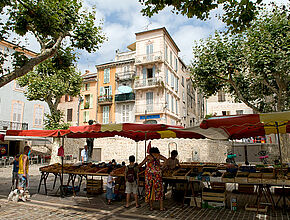 Vallauris - Le marché - Agrandir l'image (fenêtre modale)