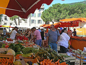 Tourrettes-sur-Loup - Le Marché - Agrandir l'image (fenêtre modale)