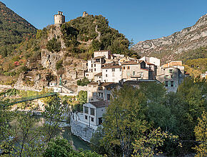 La Roque-en-Provence - Vue sur le village - Agrandir l'image (fenêtre modale)