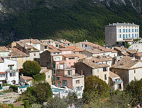 Cipières - Vue sur le village - Agrandir l'image (fenêtre modale)