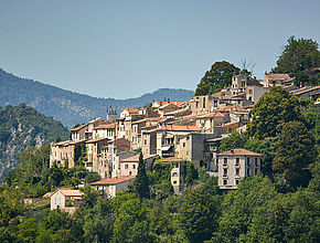 Conségudes - Vue sur le village - Agrandir l'image (fenêtre modale)