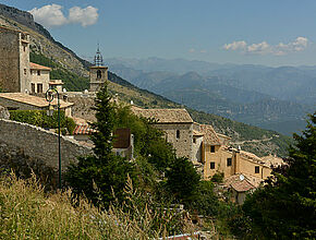 Bezaudun-les-Alpes - Vue sur le village - Agrandir l'image (fenêtre modale)