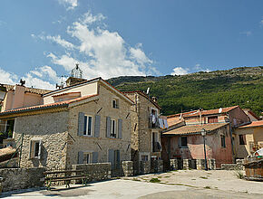 Bouyon - La place - Agrandir l'image (fenêtre modale)