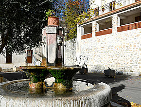 Conségudes - Place de la mairie - Agrandir l'image (fenêtre modale)